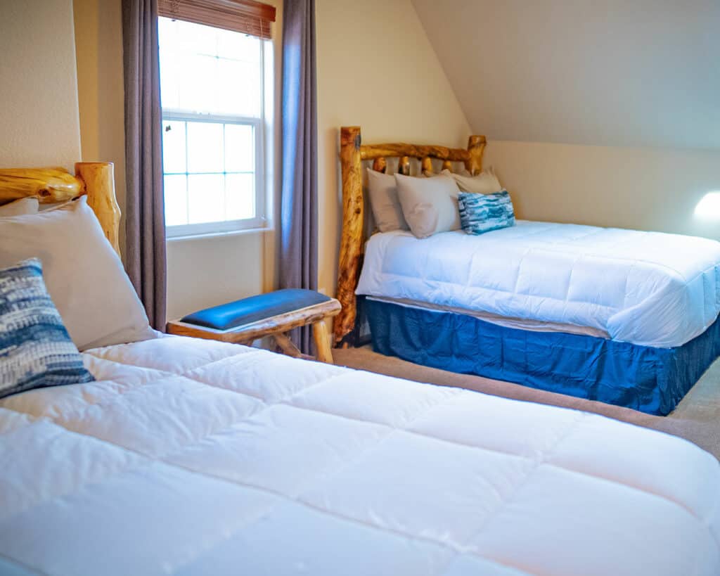Bedroom Royal Ranch luxury cabin rental