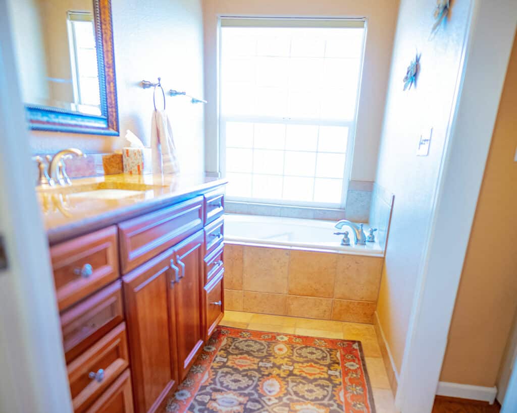 Bathroom Royal Ranch Luxury Cabin
