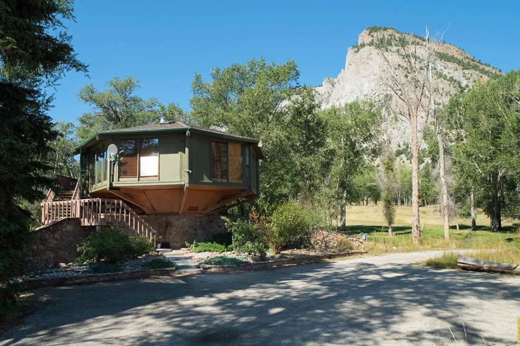 A treehouse style vacation rental in the San Luis Valley